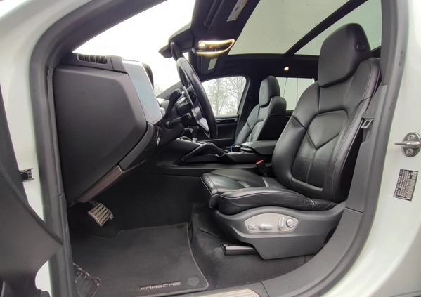 Porsche Cayenne cena 154900 przebieg: 105000, rok produkcji 2017 z Katowice małe 781